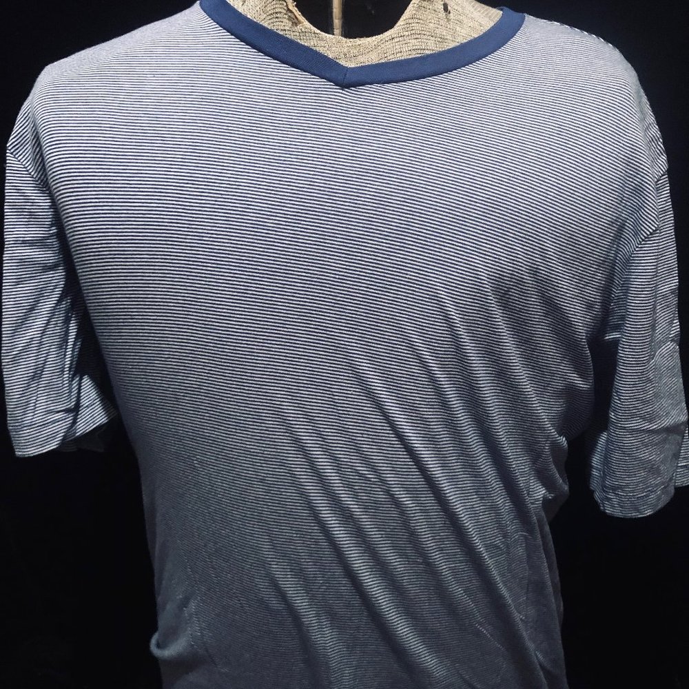 District Made NEW Blue Stripe T Shirt Medium M